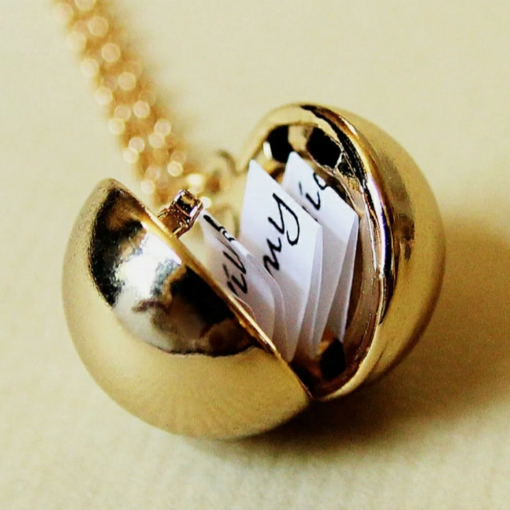 Secret Message Locket (Goldtone) - Picture 2 of 6